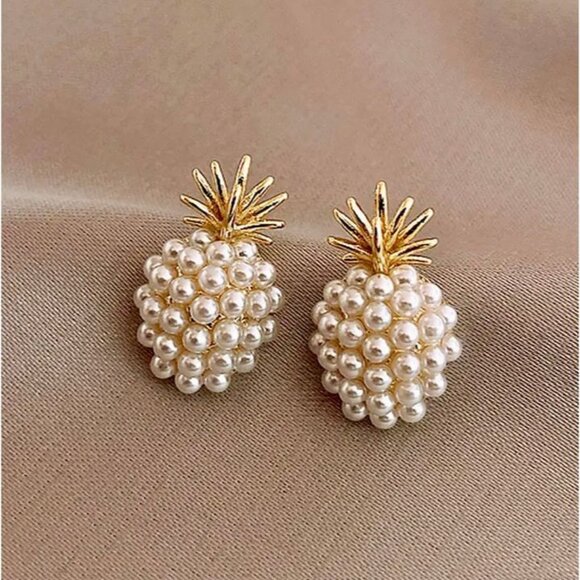 Independent Jewelry - Chic Pearl Pineapple Stud Earrings